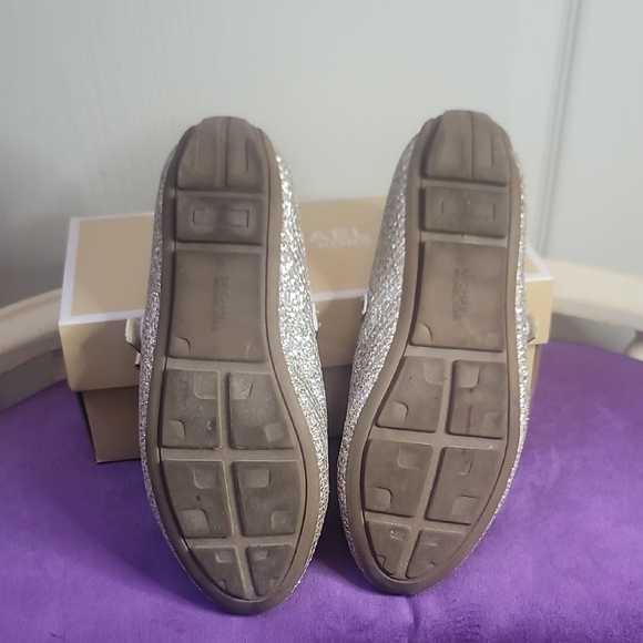 MICHAEL Michael Kors Glittery Silver Dress Shoes for Kids - Picture 5 of 7